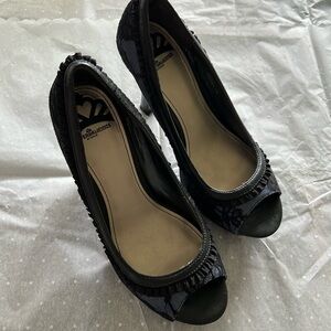Heel, lace, blue&black. Size 7. By Fergie